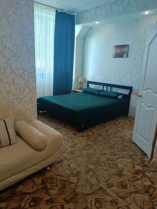 Гостиница Паллада Славянка Номер с кроватью размера «king-size»-1